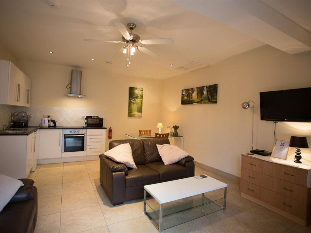 Treetops Cottages & Spa Grimsby Buitenkant foto