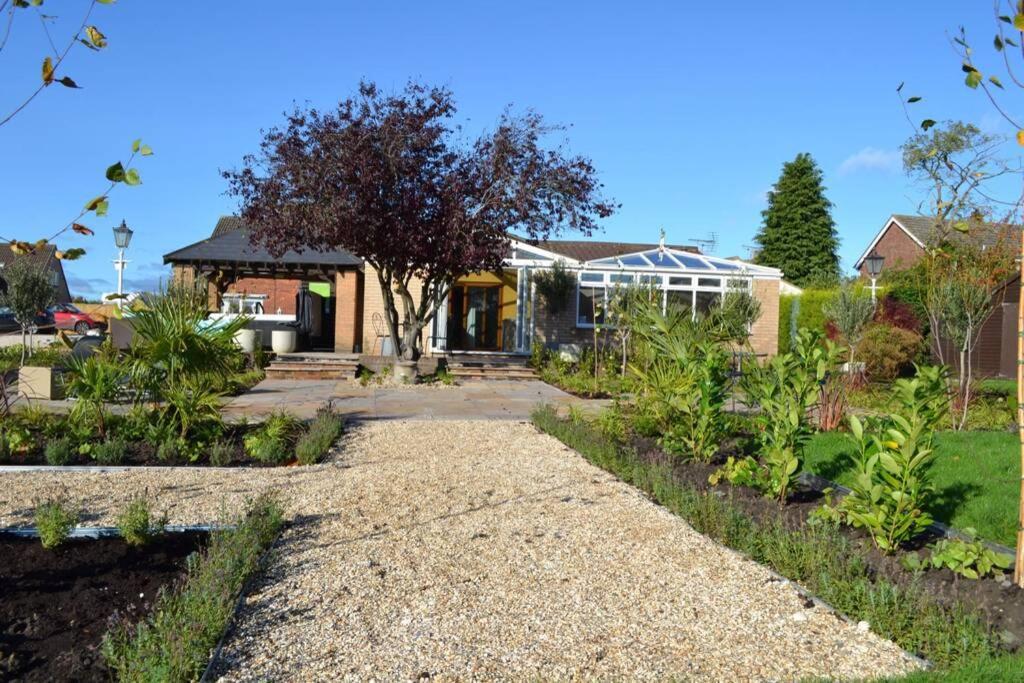 Treetops Cottages & Spa Grimsby Buitenkant foto