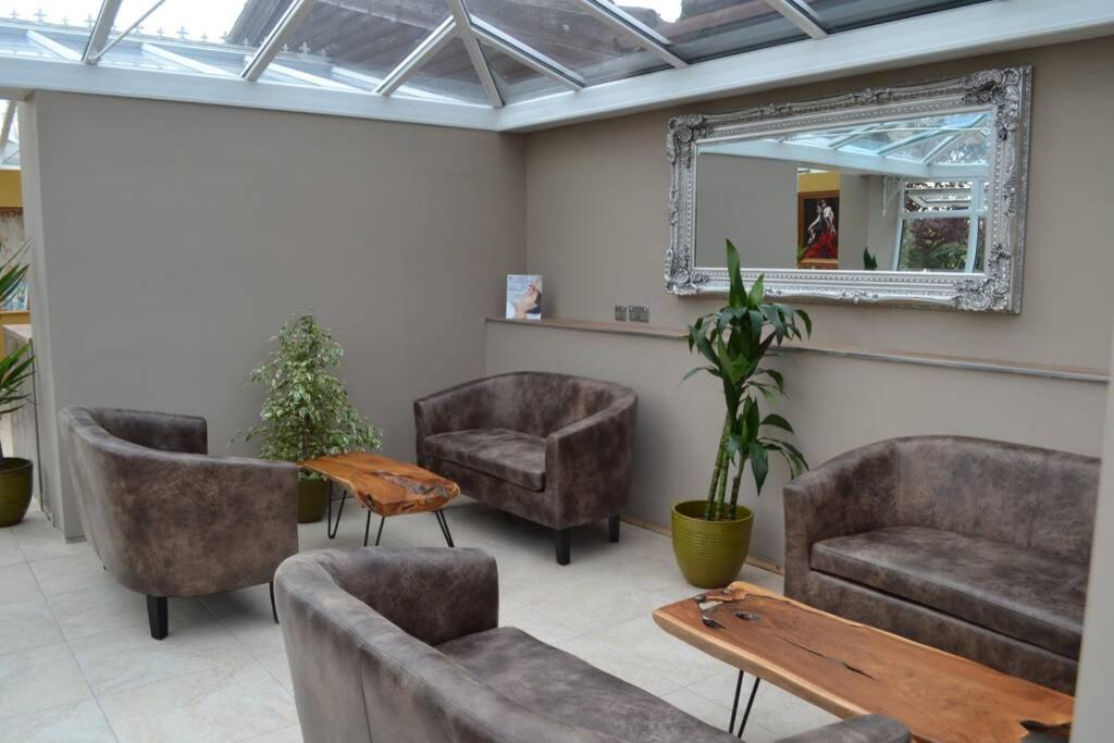 Treetops Cottages & Spa Grimsby Buitenkant foto