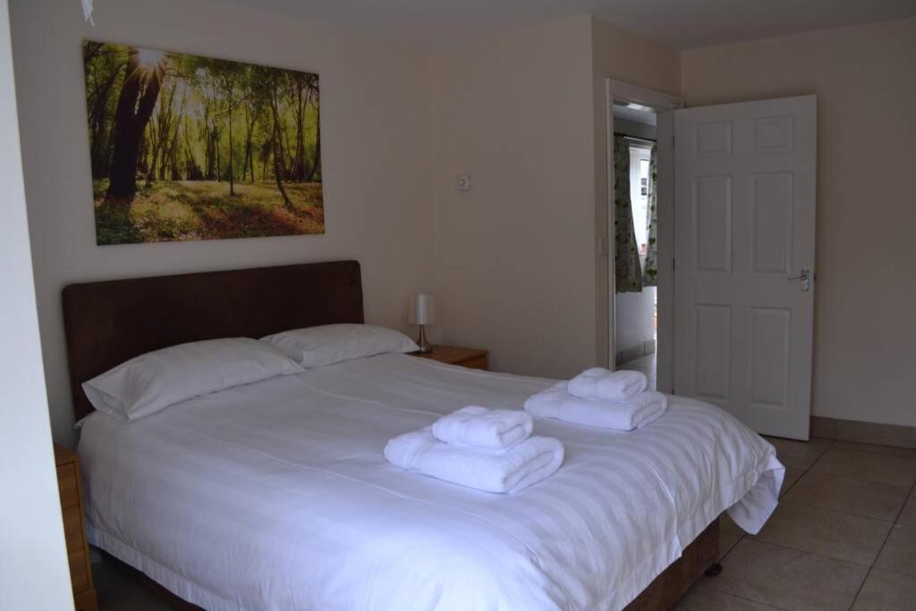 Treetops Cottages & Spa Grimsby Buitenkant foto
