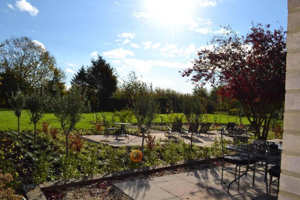 Treetops Cottages & Spa Grimsby Buitenkant foto