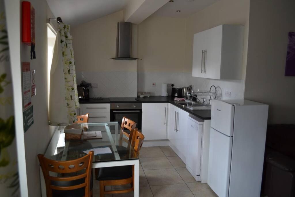 Treetops Cottages & Spa Grimsby Buitenkant foto