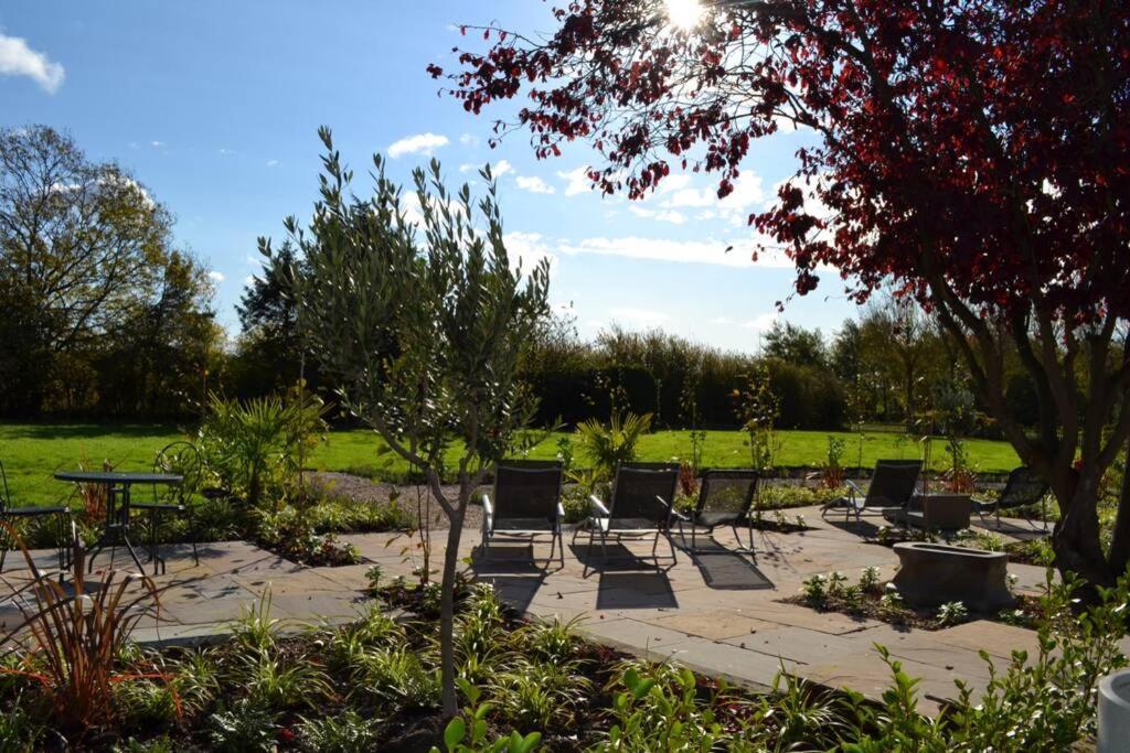 Treetops Cottages & Spa Grimsby Buitenkant foto