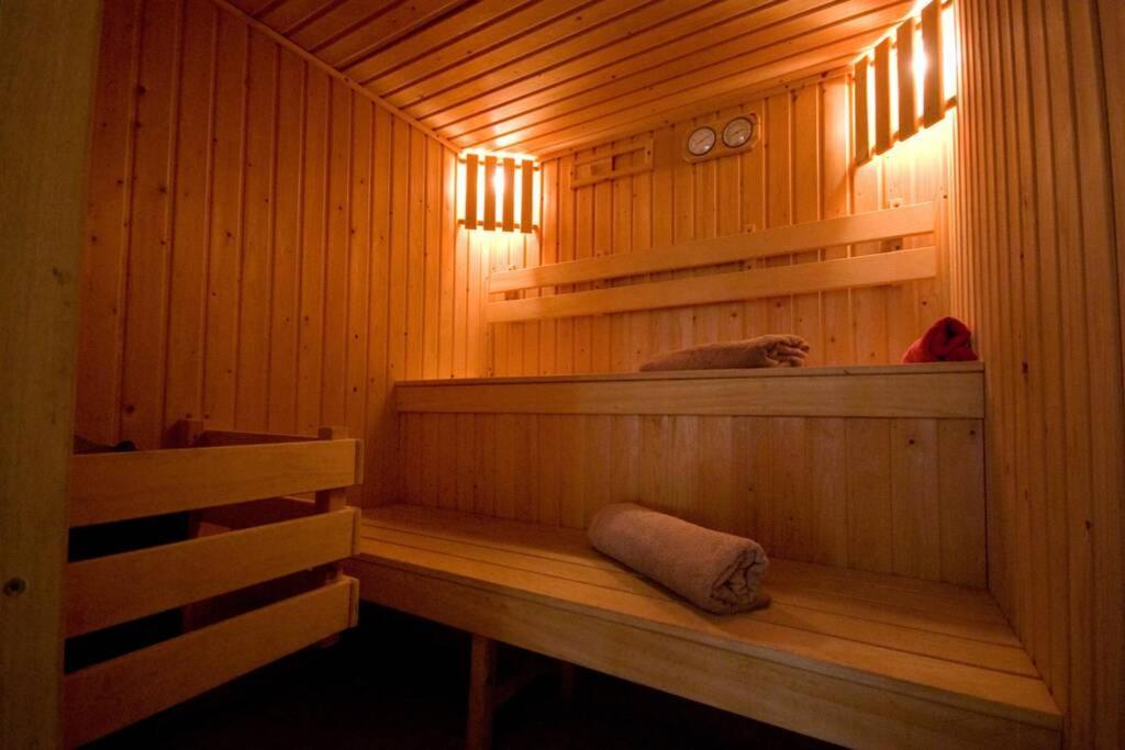 Treetops Cottages & Spa Grimsby Buitenkant foto