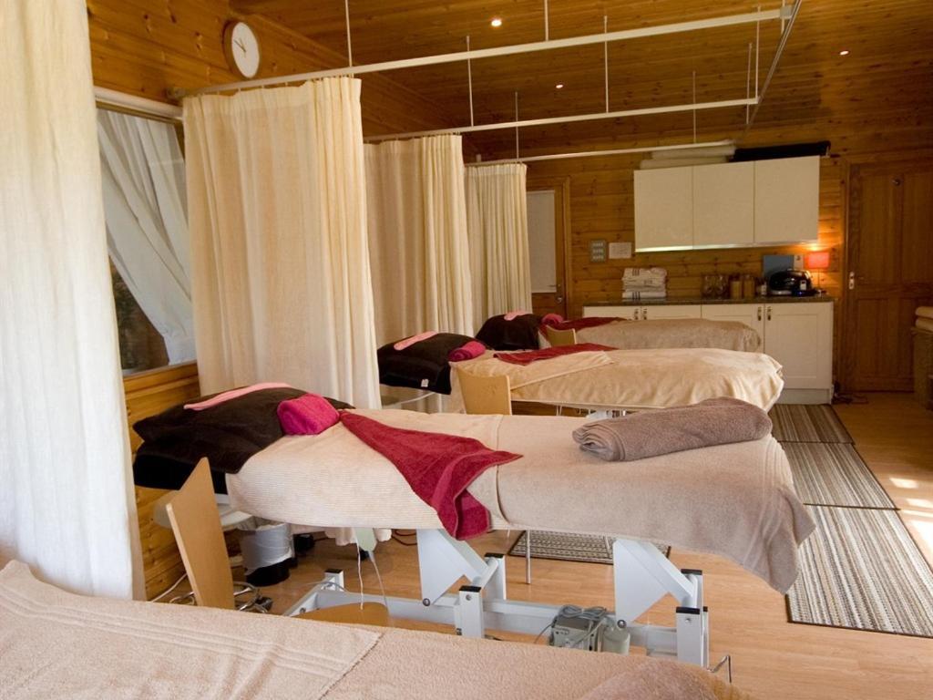 Treetops Cottages & Spa Grimsby Buitenkant foto