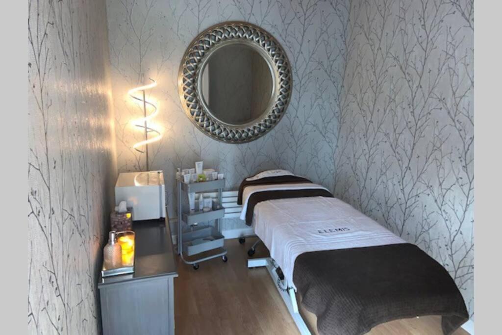 Treetops Cottages & Spa Grimsby Buitenkant foto