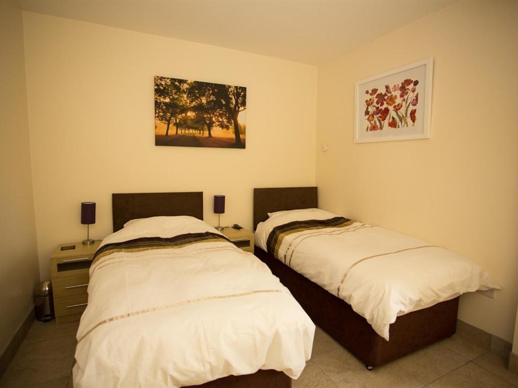 Treetops Cottages & Spa Grimsby Buitenkant foto